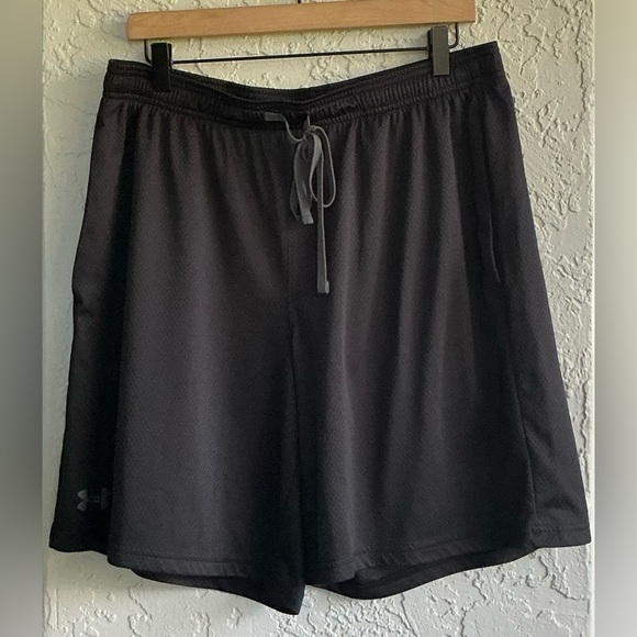 Under Armour Men's Charcoal Athletic Shorts - Picture 1 of 8